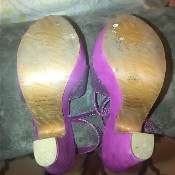 Shoes - Picture 2 of 6